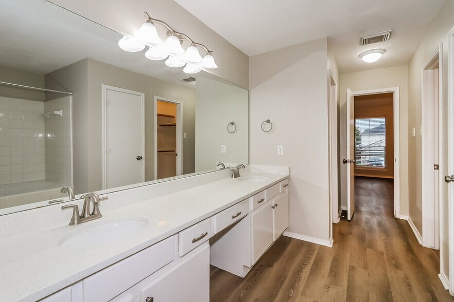 Building Photo - 8903 Westplace Dr