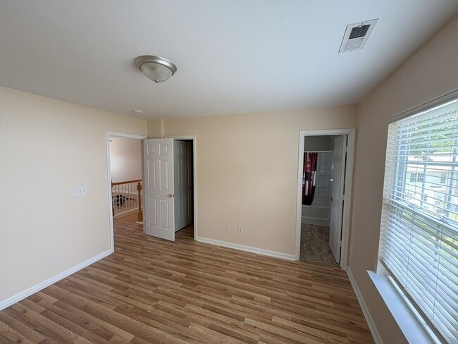 Building Photo - Centrally located Townhouse in Charlotte