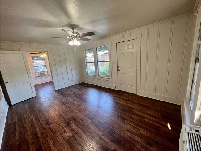 Building Photo - 503 Southdown Pl