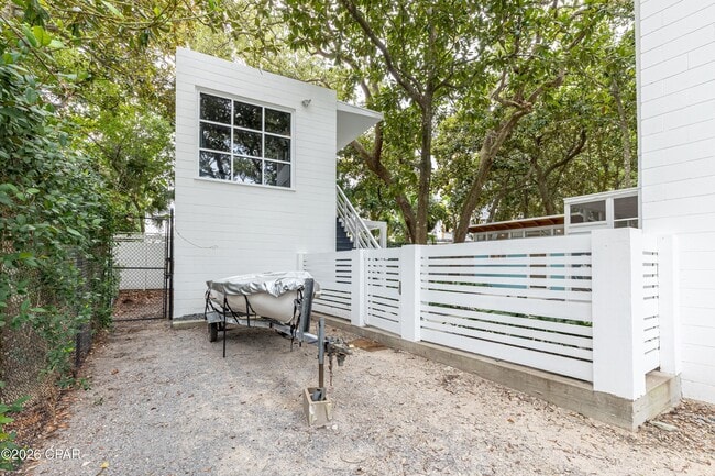 Building Photo - 2979 S County Hwy 395