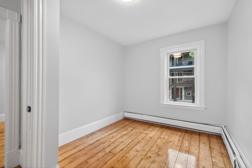 Building Photo - 112 Woodstock St