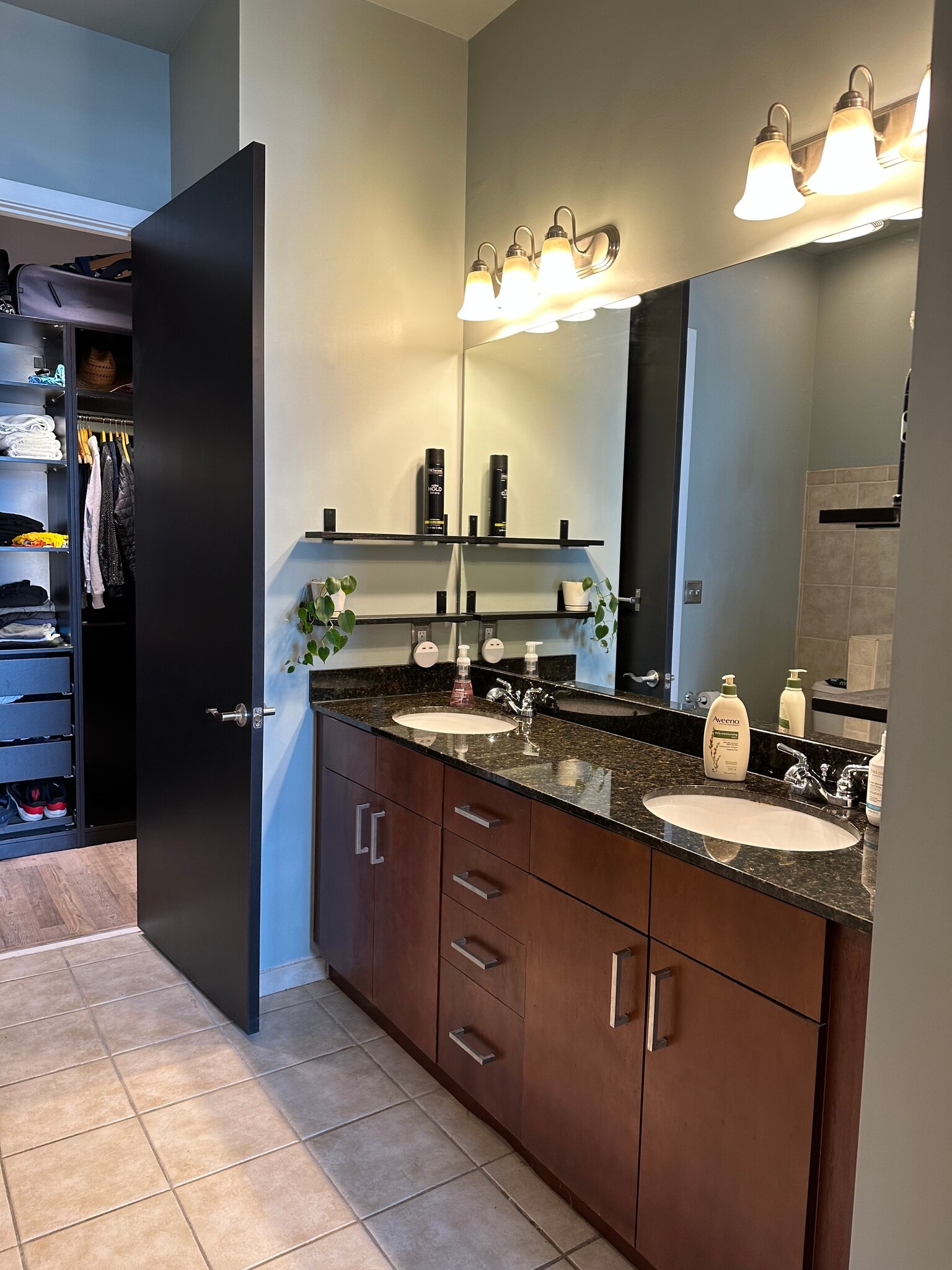 Building Photo - 711 Cosmopolitan Dr NE