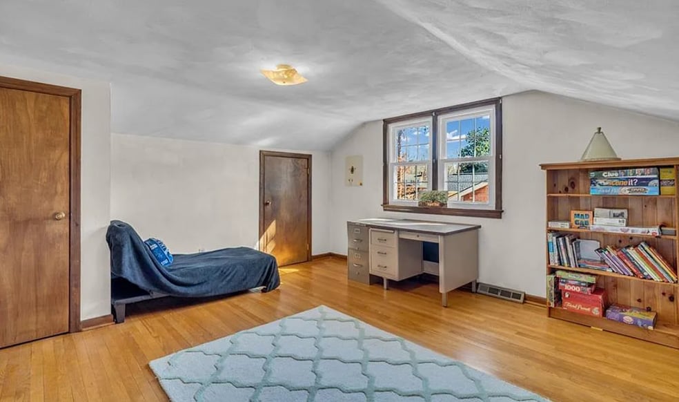 Building Photo - 561 Summit Ridge Dr