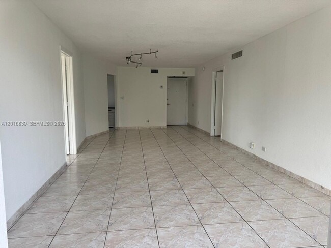 Building Photo - 6039 Collins Ave