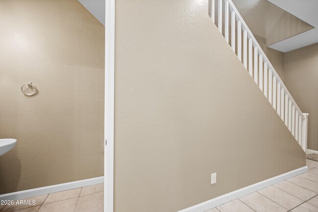 Building Photo - 1367 S Country Club Dr