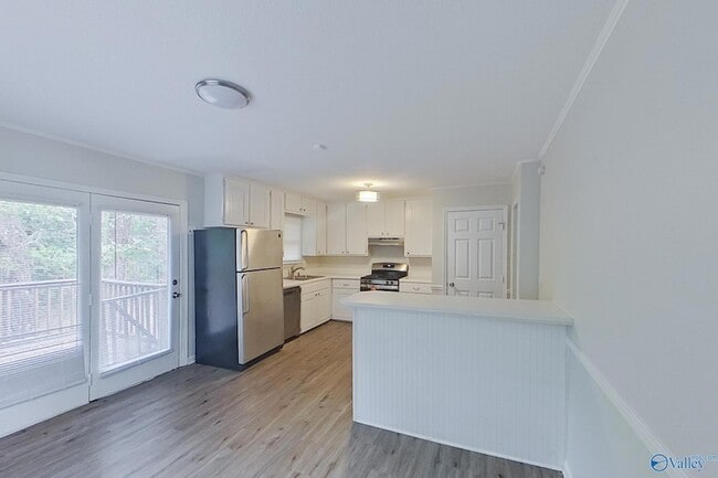 Building Photo - 5169 Beacon Dr