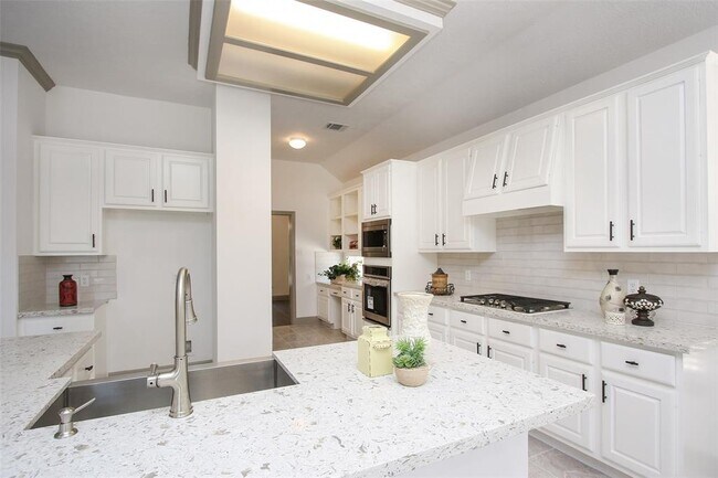 Building Photo - 5522 Island Breeze Dr