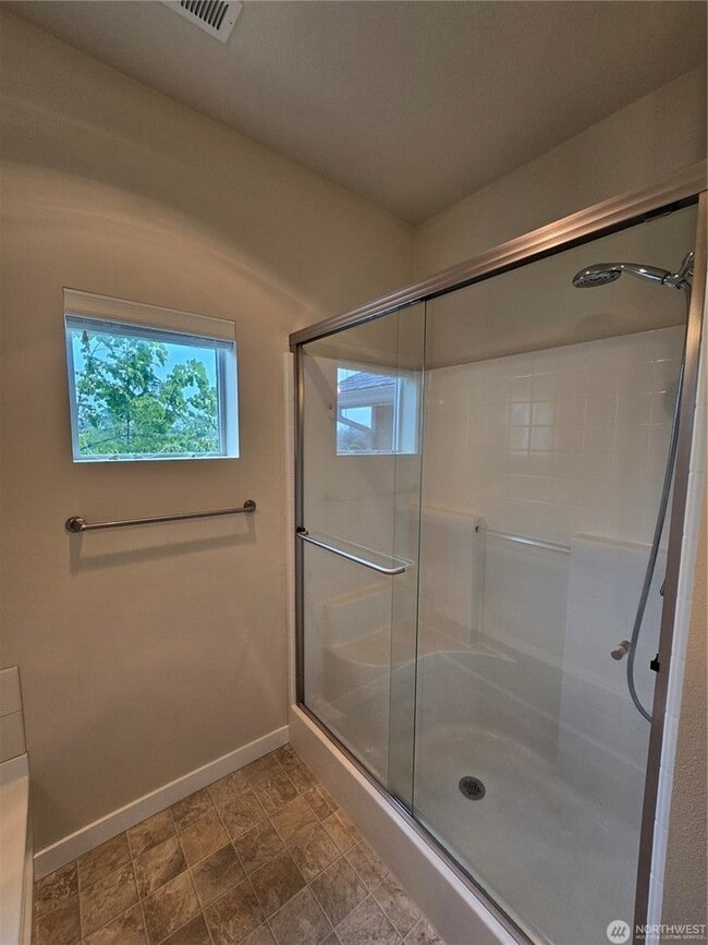 Building Photo - 3Bd/2.5Ba Newcastle Townhouse