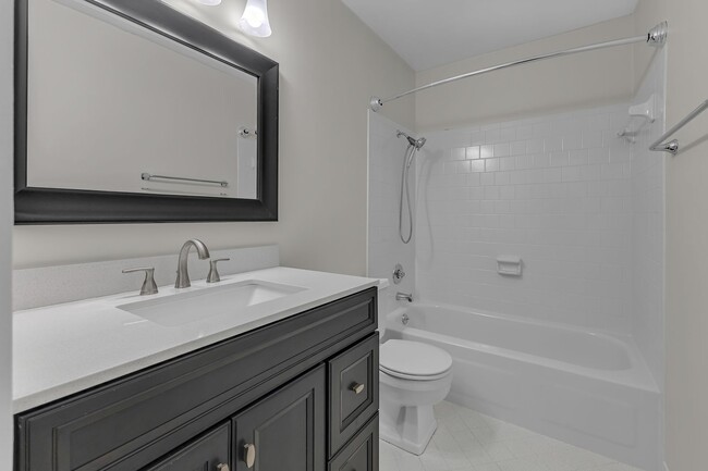 Building Photo - Brentwood/Crieve Hall end unit Condo -avai...