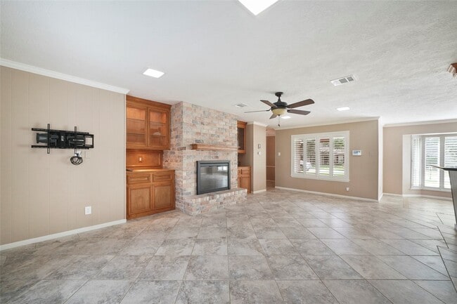 Building Photo - 28914 Pine Hill Dr