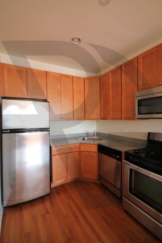 Building Photo - 1828 W Lawrence Ave