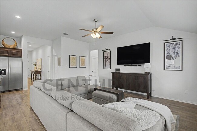 Building Photo - 1825 Agarito Dr