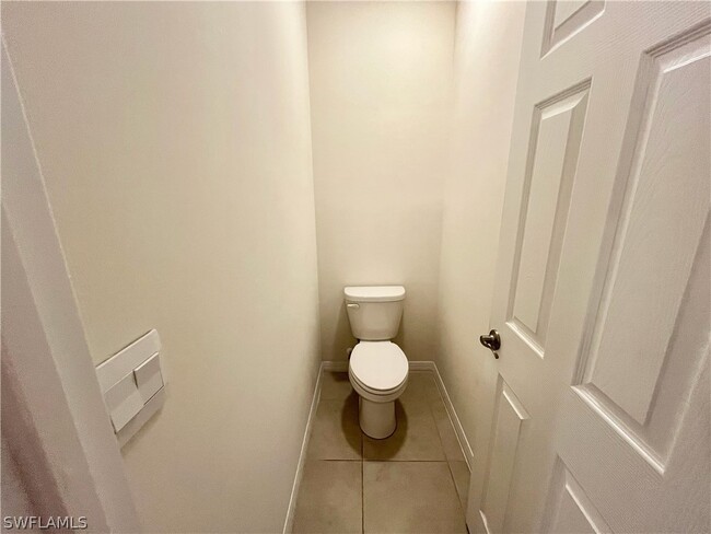 Building Photo - 1009 NE 11th St