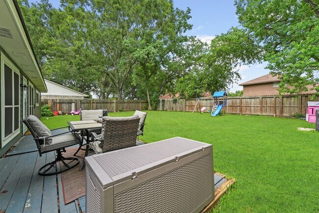 Building Photo - 16906 Rolling Acres Dr
