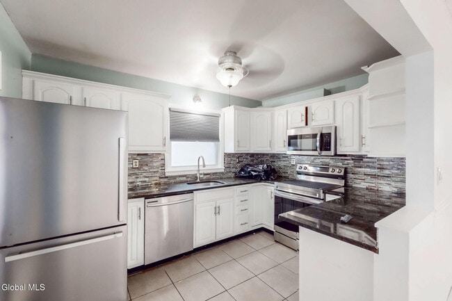 Building Photo - 11 Rapple Dr