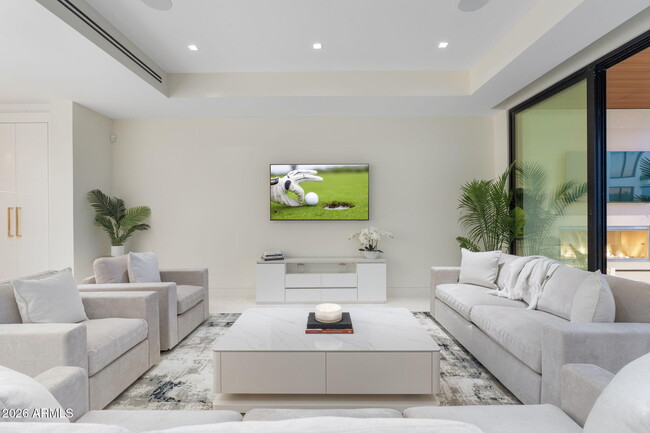 Building Photo - 6587 N Palmeraie Blvd