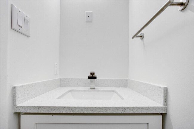 Building Photo - 4512 Brinkley St