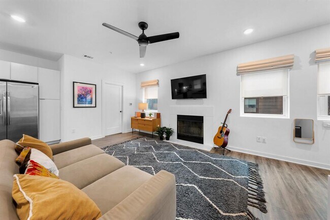 Building Photo - 5924 S Congress Ave