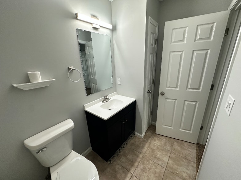 Building Photo - 3906 Dunbar Ave