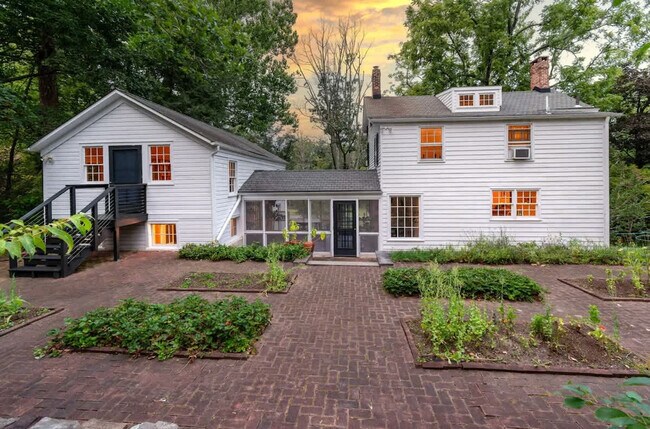 Building Photo - 1357 Canal Rd