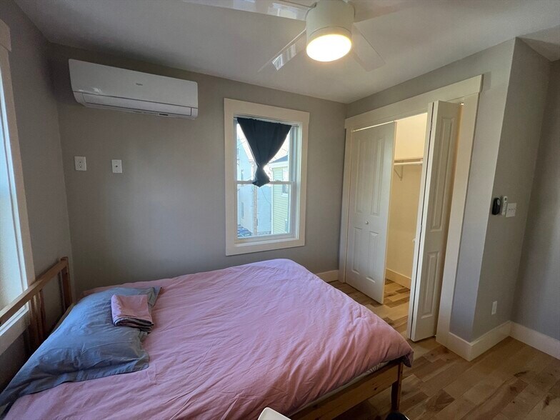 Building Photo - 39 Snow St