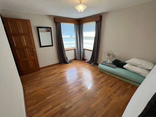 Building Photo - Located in the Historic District! 3+ beds,...