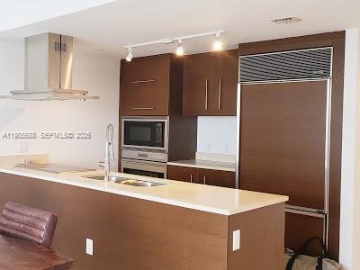 Building Photo - 495 Brickell Ave