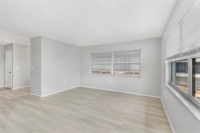 Building Photo - 250 Rosery Rd NW