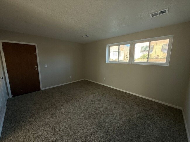 Building Photo - 2606 E Hennepin Ave