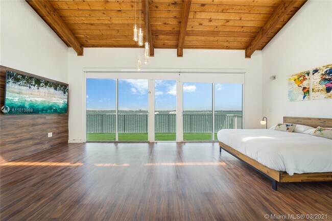 Building Photo - 1413 N Venetian Way