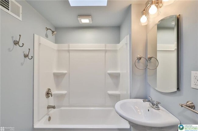 Building Photo - 1035 Spring St