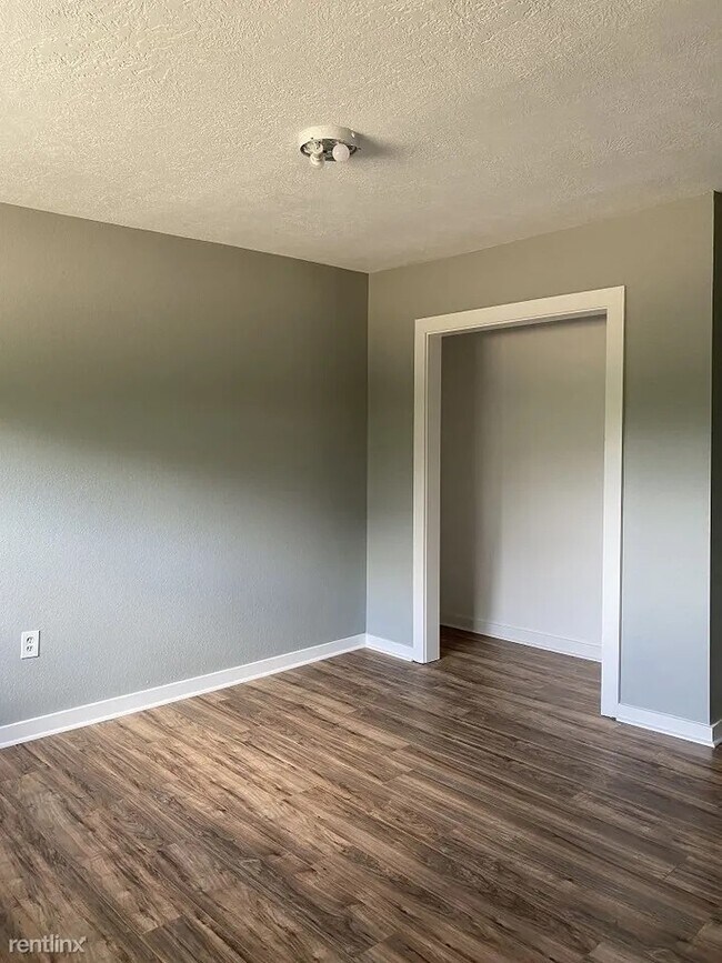 Building Photo - 731 Inwood Dr