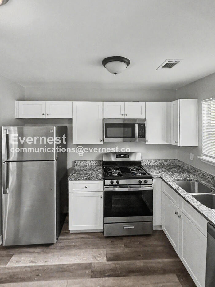 Building Photo - 1510 Marshall Ln SE