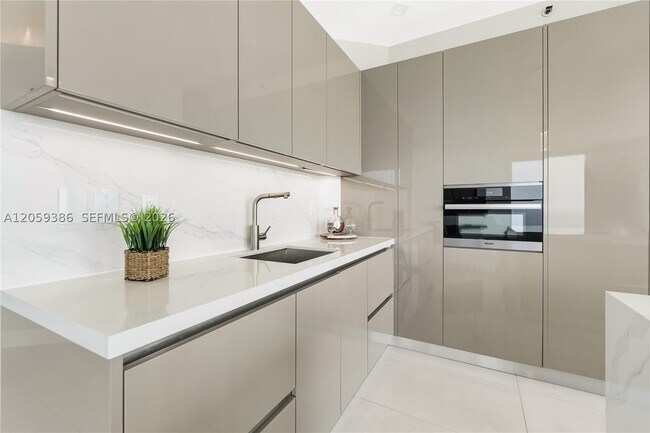 Building Photo - 7330 Ocean 2404