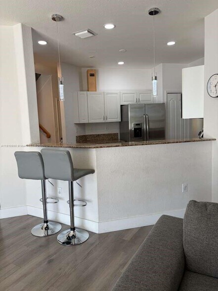 Building Photo - 8666 NW 114th Ct