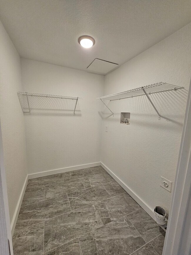 Building Photo - Take advantage of our limited-time offer: ...