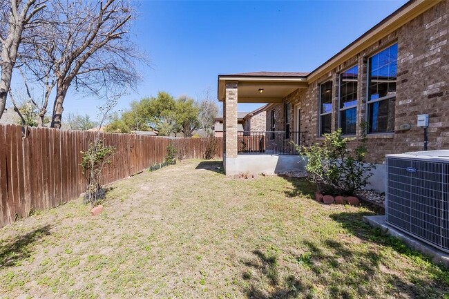 Building Photo - 868 Water Hyacinth Loop