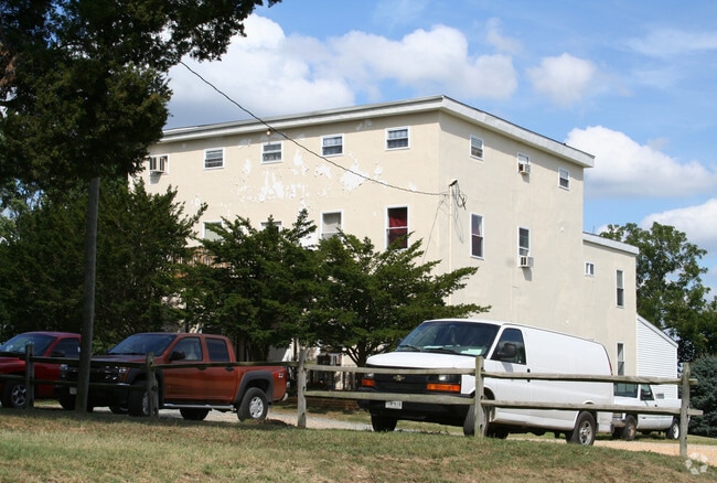 Primary Photo - 324 Old Bayview Rd