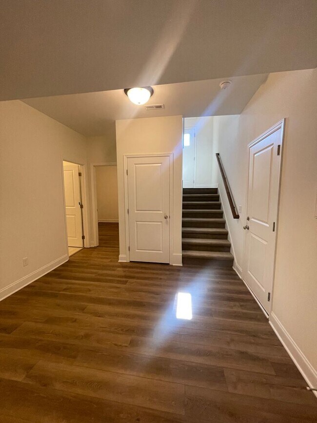 Building Photo - Ooltewah Rental 3 Bedrooms + Full Finished Basement