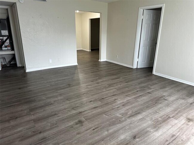 Building Photo - 10601 NW 45th St
