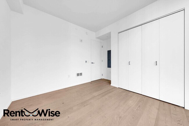 Building Photo - 450 Hayes St