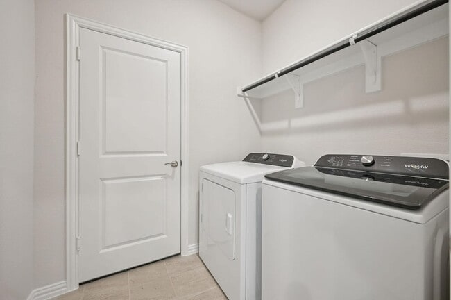 Building Photo - 706 Leavenworth Dr