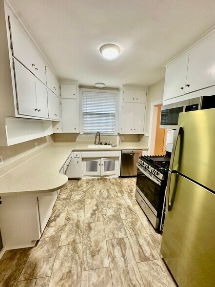 Building Photo - 3540 Irving Ave S