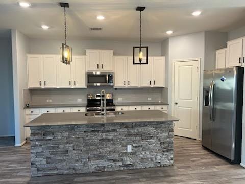 Building Photo - 424 COSMOS LN