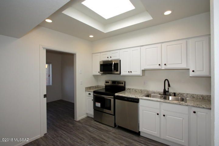 Building Photo - 3039 S Carmona Dr