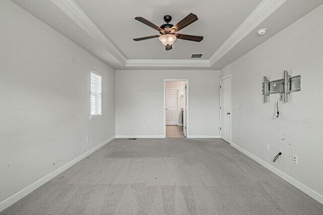 Building Photo - Spacious 5BD, 4BA Castle Rock Home with Fi...