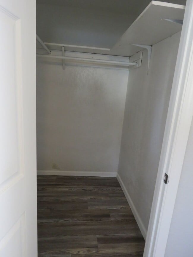 Building Photo - Cozy Clean Cabin!