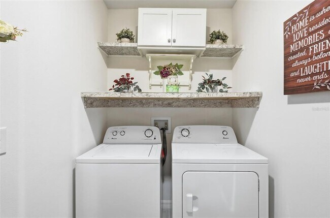 Building Photo - 525 Stowers Dr