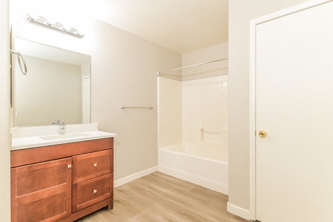 Building Photo - 6192 Windmill Island Ave