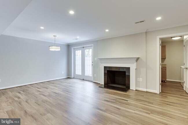 Building Photo - 2313 McGregor Ct